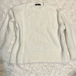 Chic White Crew Neck Sweater